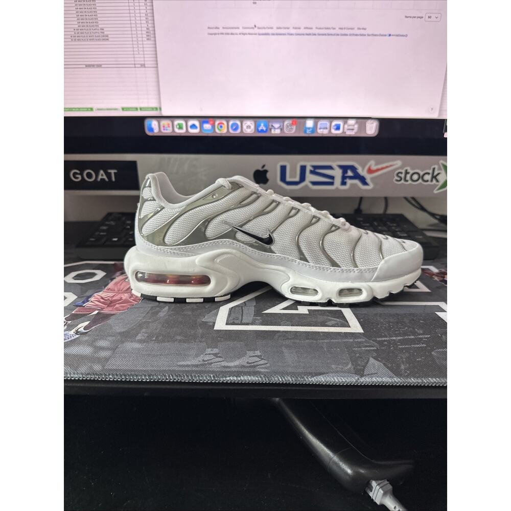 New Women's Size 8.5 Nike Air Max Plus Special Edition White Chrome HJ9743-100 - Picture 2 of 7